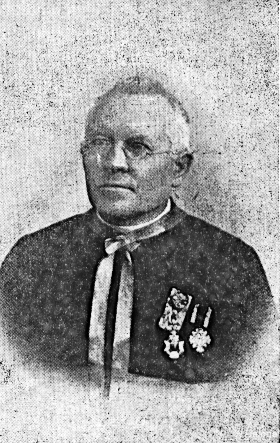 Monseigneur als groot vicaris rond
1900